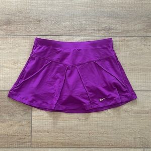 Nike women’s XS skirt NWT with built with spandex